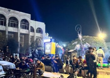 انقطاع الإنترنت في إدلب.. محاولات لإعادة “الرجل الخفي” إلى السوق