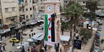 “أهلاً بكم بيننا”.. ترحيب في إدلب بالسوريين القادمين من لبنان