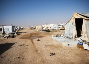 مأساة الركبان مستمرة: إطلاق نار وحصار قاتل في قلب الصحراء