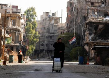 عفو رئاسي شامل عن المعارضين.. هل يفتح طريق العودة إلى سوريا؟