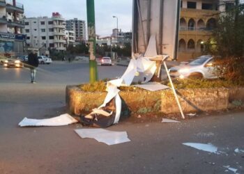 إهانة جديدة للأسد.. أهالي السويداء يمزقون صوره في الساحات العامة