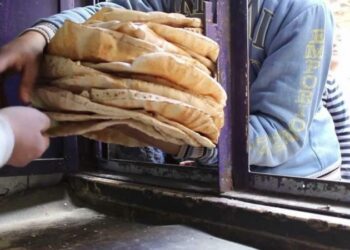 وعود بحلّ أزمة الخبز في الشمال السوري