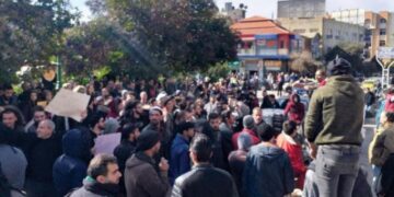 لأنها “معارضة”.. النظام يفصل معلمة من السويداء