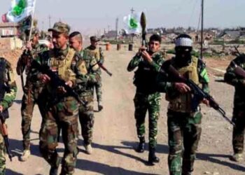 مجهولون يحرقون صورة للخميني في دير الزور