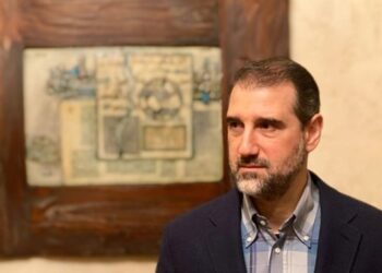 يزور المقامات “العلوية” ويلتزم بطقوسها.. تفاصيل عن حياة رامي مخلوف تُكشف لأول مرة