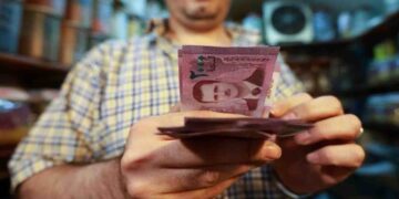 النظام يستعد لانهيارات أكبر للعملة بطباعة أوراق نقدية