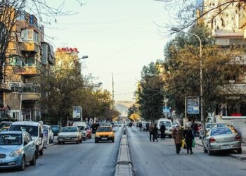 رجل يسير عارياً في “الميدان” بدمشق