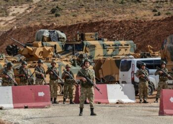 الجيش التركي يوزع منشورات على الأهالي في ريف إدلب.. ماذا تضمنت؟