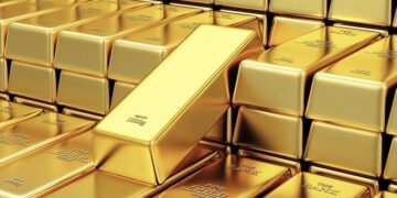 الذهب ينخفض عن ذروة 8 سنوات
