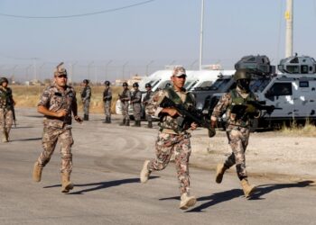 الجيش الأردني يتأهب ويستنفر قواته على الحدود مع سوريا