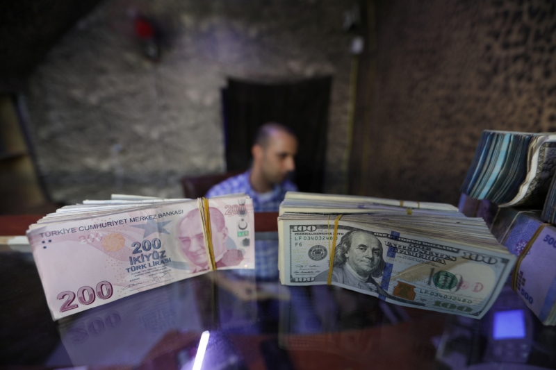 نشرة الأربعاء.. استقرار في أسعار صرف الليرة التركية