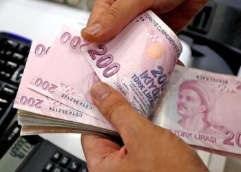 هبوط جديد في قيمة الليرة التركية أمام الدولار الأمريكي
