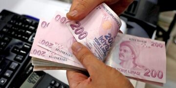 هبوط جديد في قيمة الليرة التركية أمام الدولار الأمريكي