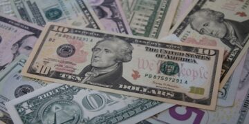 الدين العام الأمريكي ينمو بنحو 350 مليار دولار في يومين