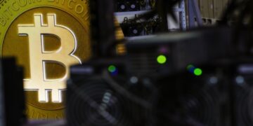 عملة “البيتكوين” تنخفض إلى دون مستوى 60 ألف دولار
