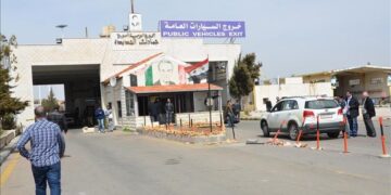 النظام السوري يشتغل بـ “الصرافة” على حساب اللاجئين العائدين إلى سوريا