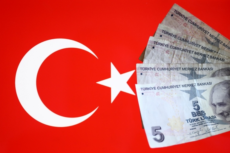 الليرة التركية تهبط لأدنى مستوى هذا العام بعد تثبيت الفائدة