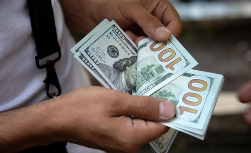 الليرة السورية تتراجع أمام باقي العملات.. أسعار الصرف في إدلب