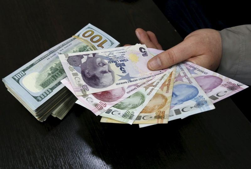 استقالة وزير المالية والخزانة التركي.. وتحسّن ملحوظ في سعر صرف الليرة