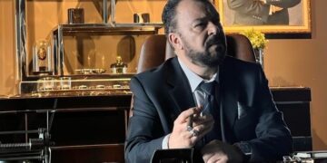 بصورة مؤثرة.. مازن الناطور ينعى والدته