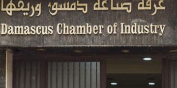 بذريعة إعادة تشغيلها واستثمارها .. صناعة النظام تطرح منشآت متضررة على إيران