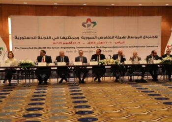 خلافات تعصف بمكونات “هيئة التفاوض” والسعودية تعلق عمل موظفيها بالرياض
