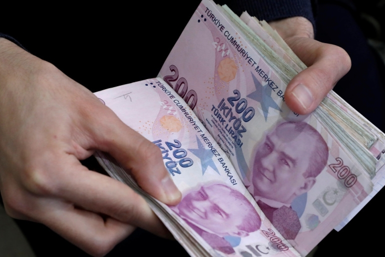 تراجع جديد لليرة التركية أمام الدولار الأمريكي
