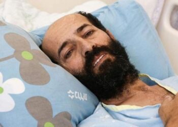 متجاهلاً آلاف المعتقلين.. أسير فلسطيني يحيّي بشار الأسد