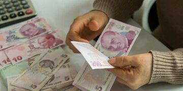 سعر صرف الليرة التركية أمام العملات الأجنبية في تعاملات اليوم الجمعة