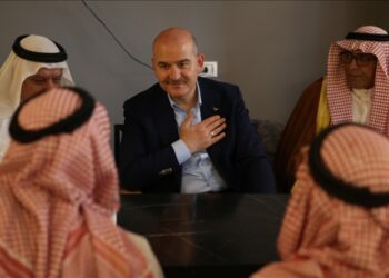 وزير الداخلية التركي يلتقي ممثلي عشائر سورية في تل أبيض