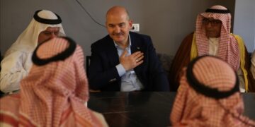 وزير الداخلية التركي يلتقي ممثلي عشائر سورية في تل أبيض