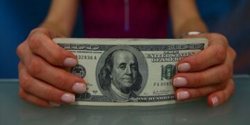 تحسن في قيمة الليرة.. أسعار صرف الثلاثاء