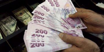 سعر صرف الليرة التركية مقابل العملات الأخرى.. اليوم الأحد