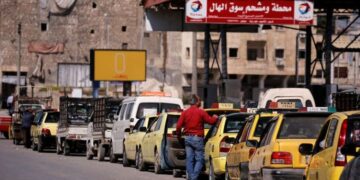 أزمة وقود خانقة في مناطق سيطرة النظام مع قدوم فصل الشتاء