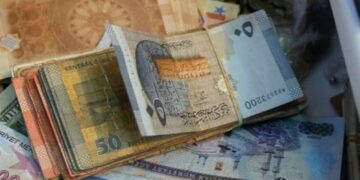 انخفاض كبير في قيمة الليرة السورية أمام العملات الأجنبية