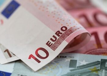 انهيار الليرة السورية.. اليورو يتجاوز الـ 4 آلاف في دمشق