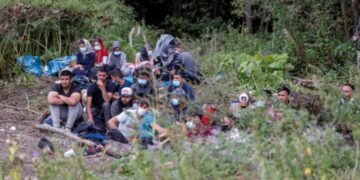 صحيفة “الغارديان” تروي أسرار رحلات السوريين والعراقيين إلى بيلاروسيا