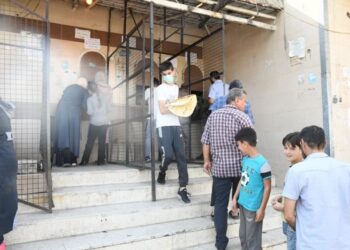 بعد تخفيضها مخصصات البنزين.. حكومة النظام تحدد آلية جديدة لتوزيع الخبز!