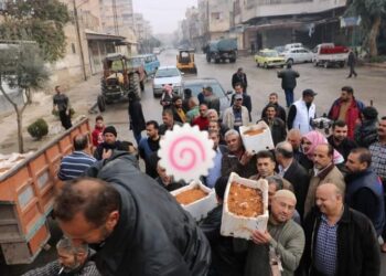 ما قصة سحارة التراب التي وزّعها النظام على الأهالي في حماة (صور)