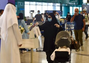 لهذه الفئات.. السعودية ترفع قيود السفر منها وإليها