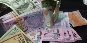 أسعار العملات والذهب أمام الليرة السورية في تداولات اليوم