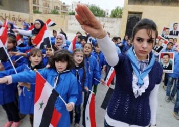 النظام يجبر طلاب المدارس على دفع مبالغ مالية مقابل “دفتر وهوية طليعية”