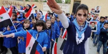 النظام يجبر طلاب المدارس على دفع مبالغ مالية مقابل “دفتر وهوية طليعية”