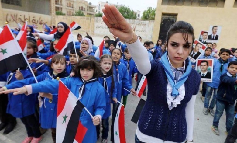 النظام يجبر طلاب المدارس على دفع مبالغ مالية مقابل “دفتر وهوية طليعية”