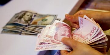 إلى أين تتجه الليرة التركية وماذا يعني قرار أردوغان خفض الفائدة؟