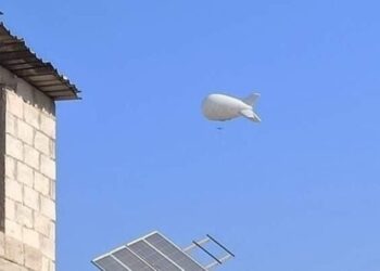 خاص بالمراقبة.. منطاد تركي يحلق على الحدود السورية التركية