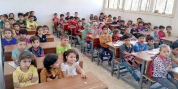 هل تعود مدارس “الإدارة الذاتية” شرق سوريا إلى مناهج النظام السوري؟