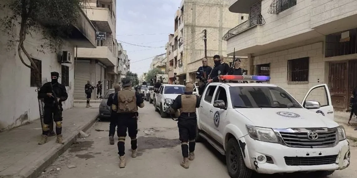 نفّذ مئات الطلعات بالبراميل المتفجرة.. “الداخلية السورية” تلقي القبض على عميد طيار سابق في جيش نظام الأسد (فيديو)
