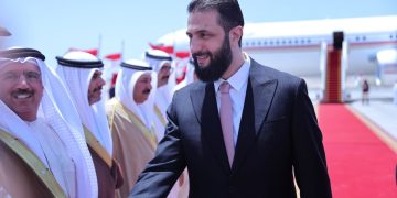 لتعزيز العلاقات الثنائية.. الرئيس السوري أحمد الشرع في مملكة البحرين (صور)