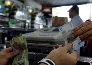 قبل زيادة الرواتب.. خبير اقتصادي يحذّر من ارتفاع الأسعار ويقترح حلولاً